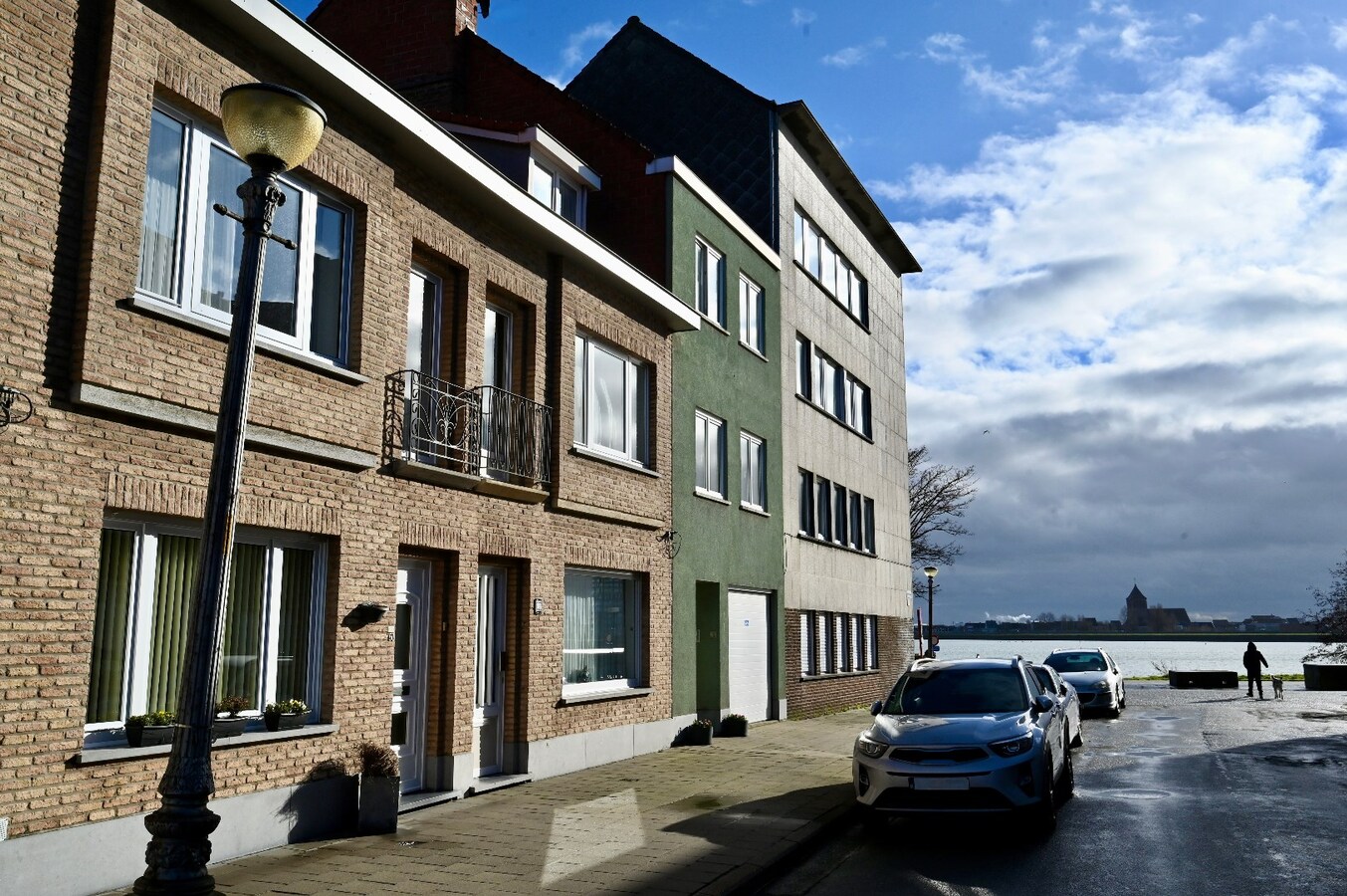 IN OPTIE - IDEALE STARTERSWONING MET STADSTUINTJE NABIJ SPUIKOM 