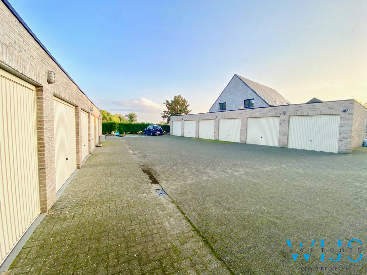 Instapklaar 3 slaapkamerappartement met garage in hartje Assenede ! 