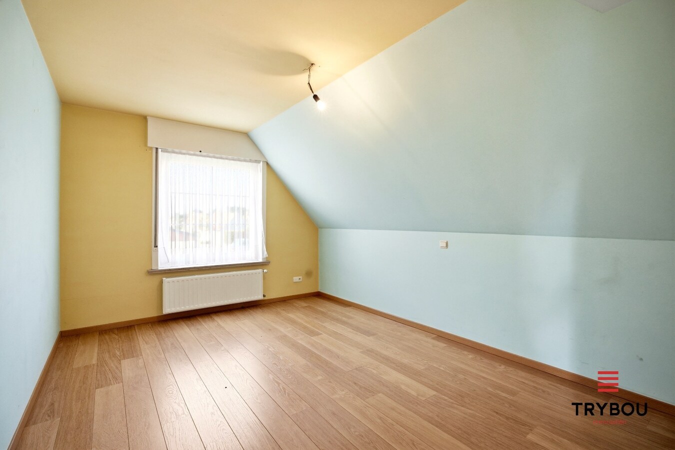 Ruime halfopen woning met 5 slaapkamers te koop in Werken met garage en ruime tuin! 