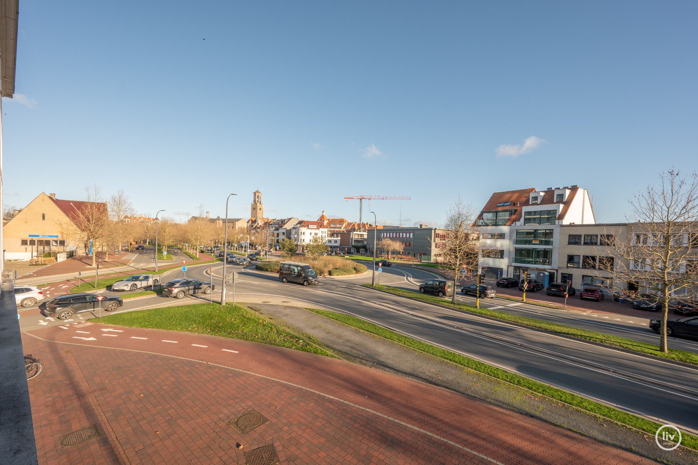 Magnifique appartement spacieux avec 3 chambres situé dans un immeuble récent à Duinenwater. 