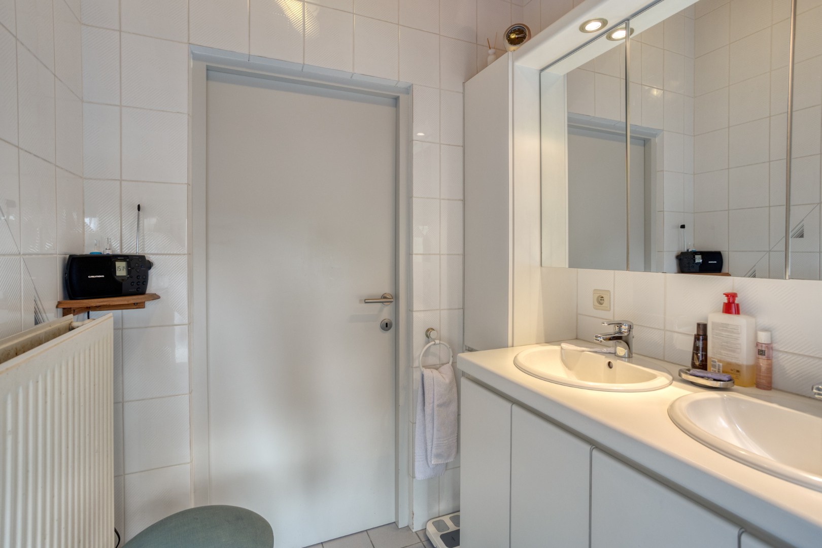 Instapklare halfopen bebouwing met 3 slaapkamers, tuin, terras en 2 carports in Kessel-Lo! – EPC 166 kWh/m² - bewoonbare opp. 146 m² 