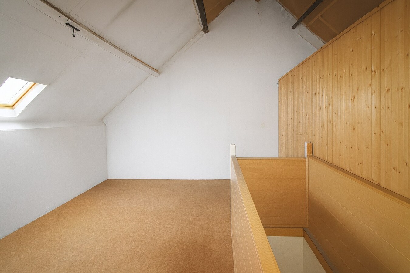 Te koop: Charmante centraal gelegen stadswoning met vijf slaapkamers in hartje Sint-Niklaas! 