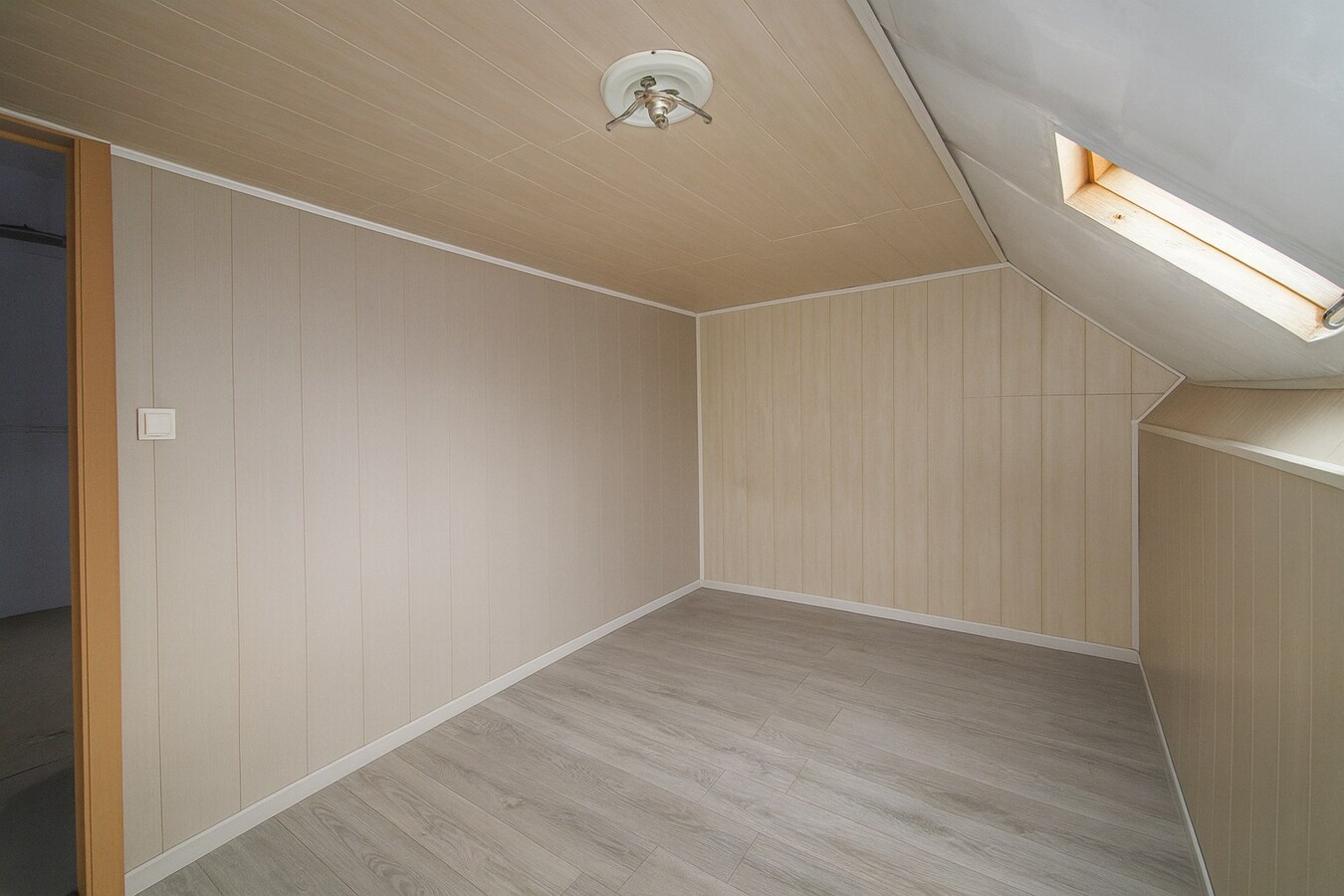 Te koop: Charmante centraal gelegen stadswoning met vijf slaapkamers in hartje Sint-Niklaas! 