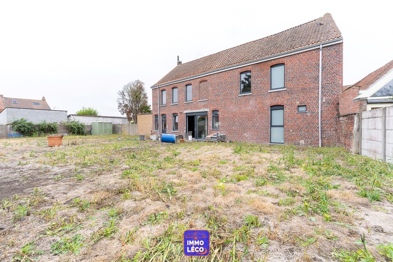 Grande maison d'habitation avec jardin, EXCELLENT POTENTIEL ! 