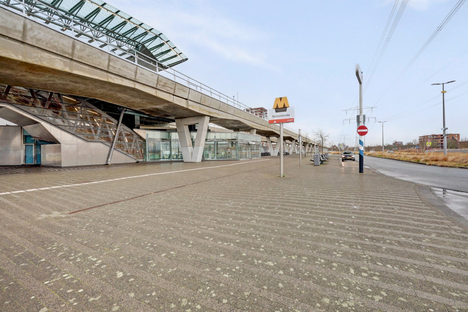 In de jonge woonwijk Nesselande in deelplan Haag en Park gelegen 5 kamer tussenwoning met houten berging en parkeerplaats op 131 m² eigen grond. 