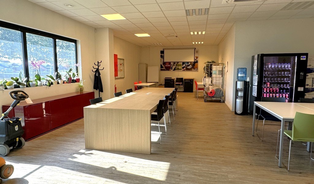 Instapklaar kantoor te huur aan de voorhaven in Gent