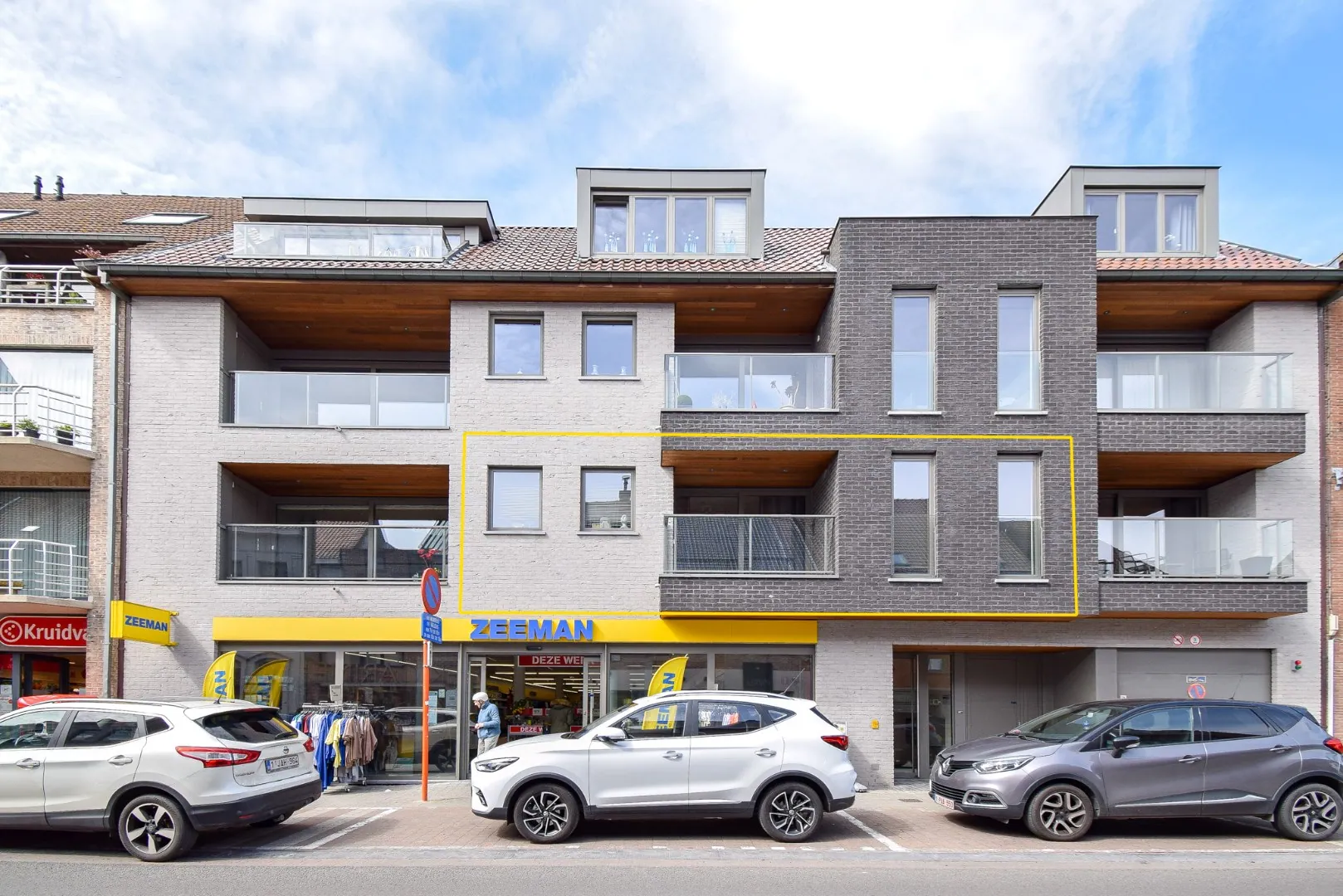 Instapklaar éénslaapkamerappartement met inpandige garagebox in centrum van Gistel