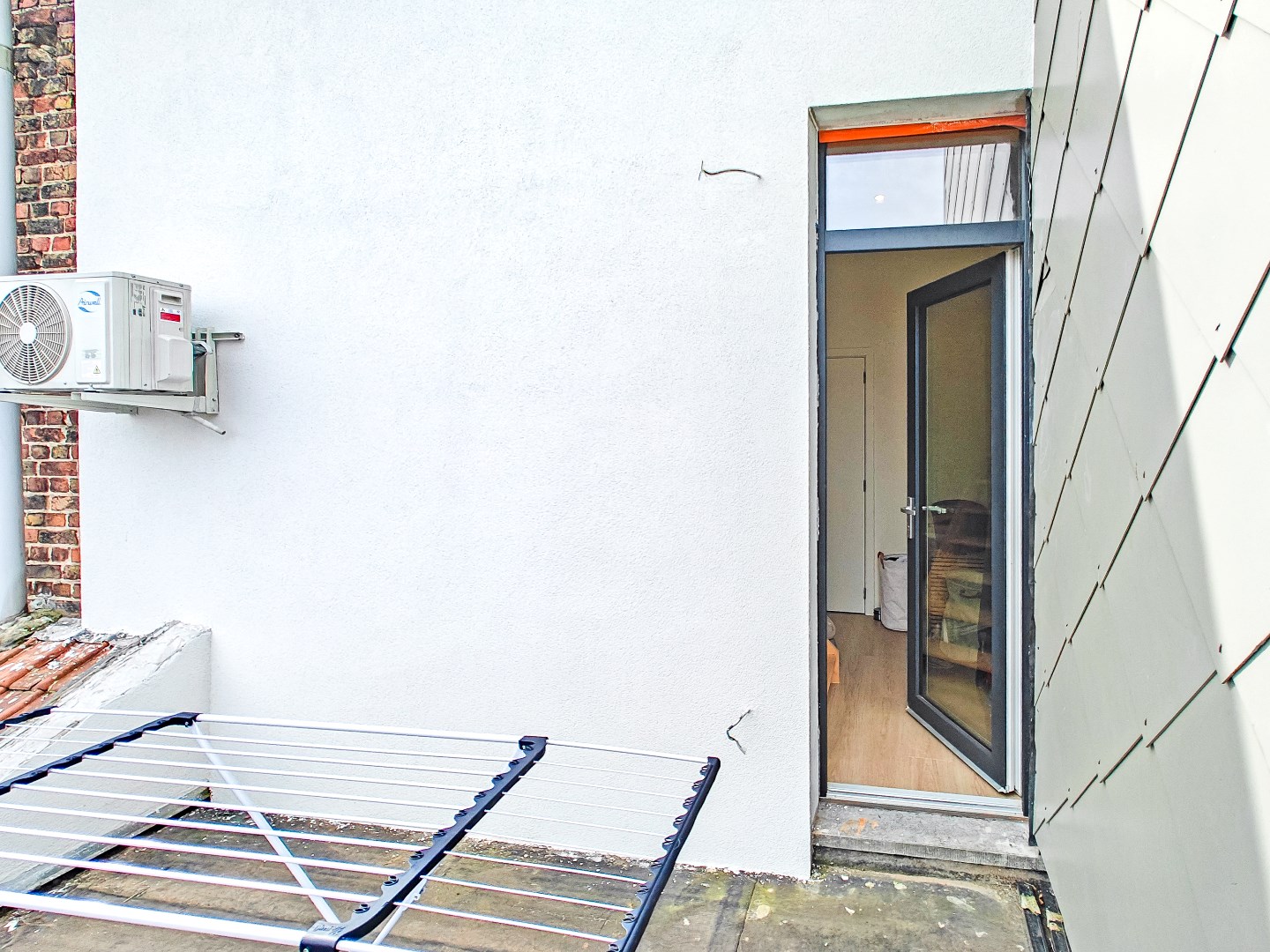 Gerenoveerde energiezuinige woning, gelegen aan de Lo-vaart 