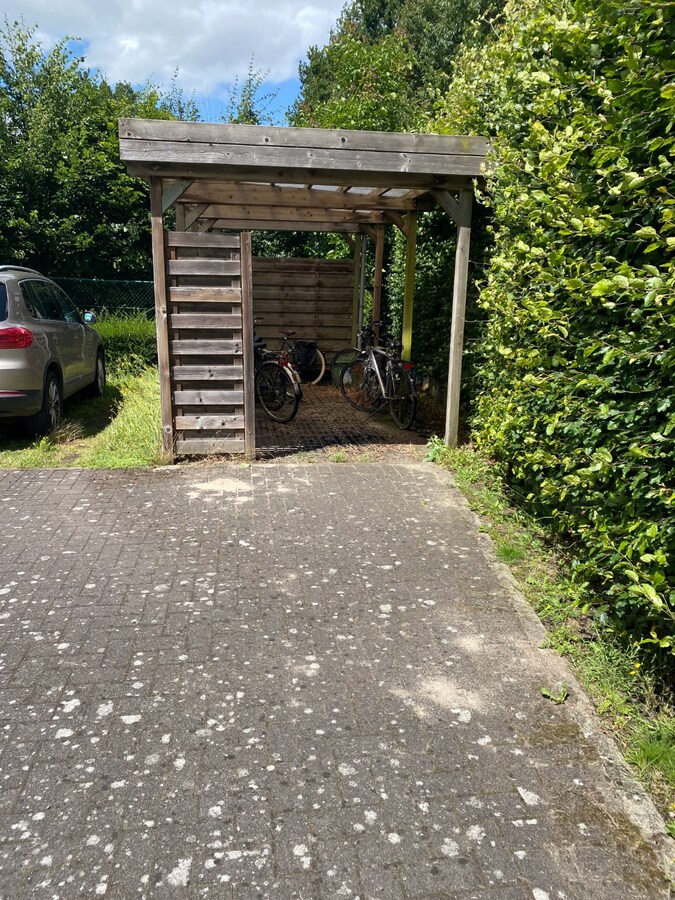 Eigentijds appartement met 2 autostaanplaatsen 