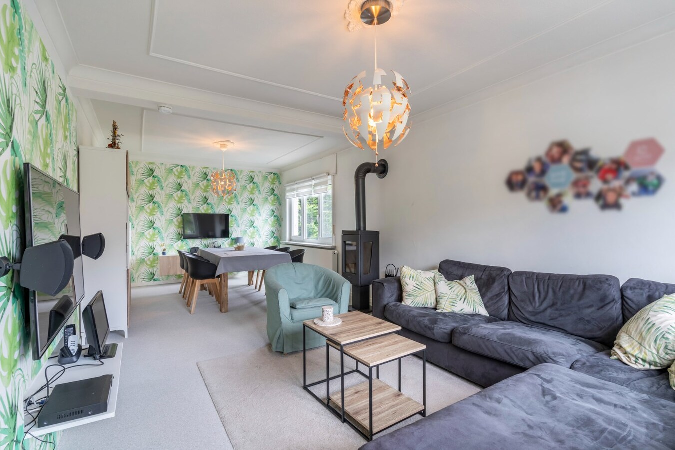 Ruime woning met 4 slaapkamers op een zeer ruim perceel. 