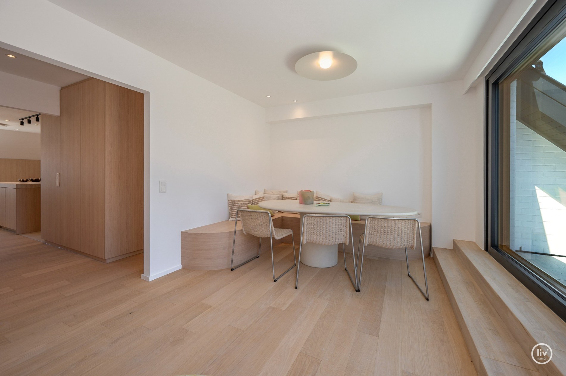 Prachtige ruime duplex (216 m2) top gerenoveerd gelegen op de Leopoldlaan te Knokke. 