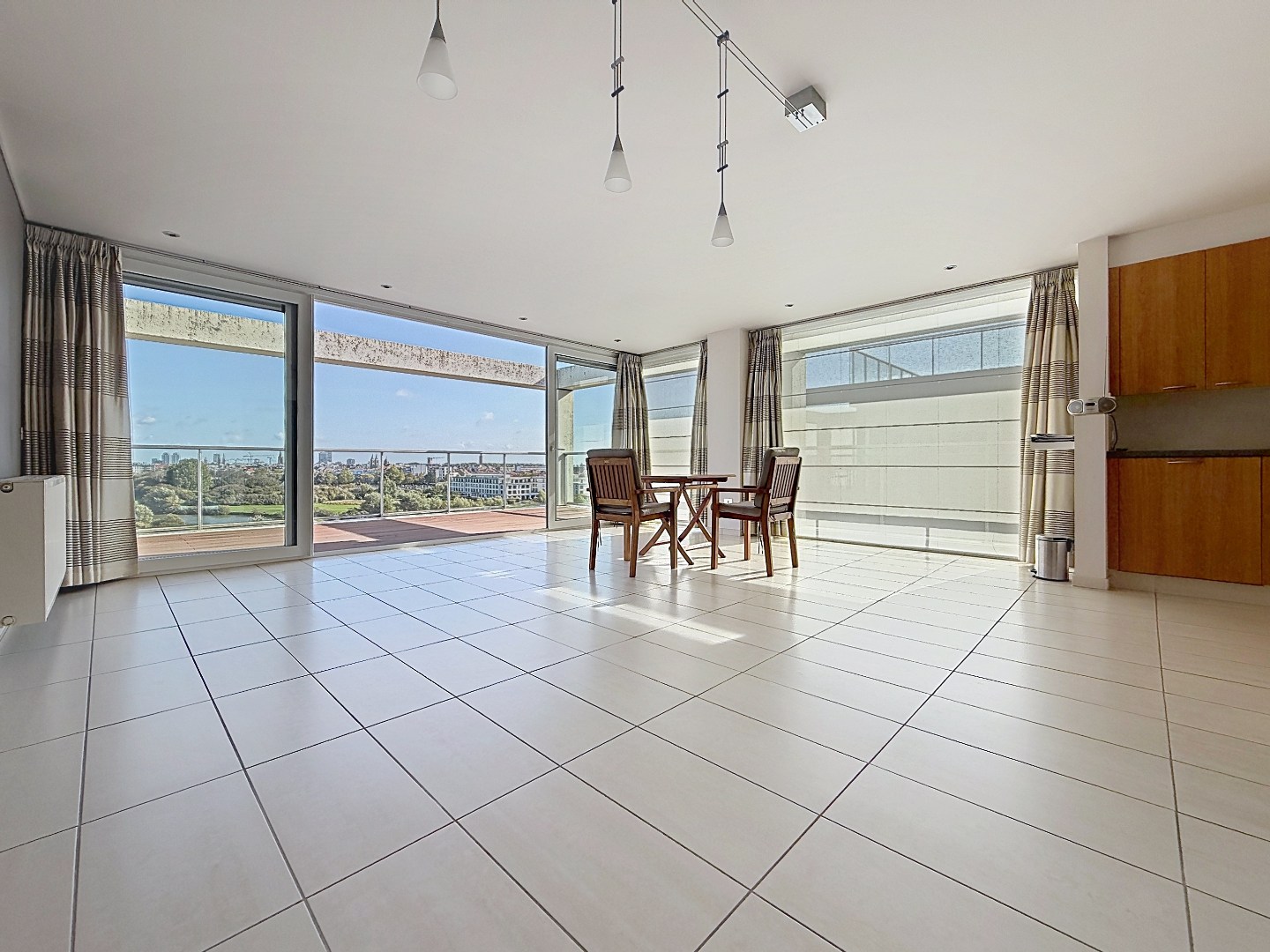 Dakappartement met prachtig zicht op de golf en grote terrassen 