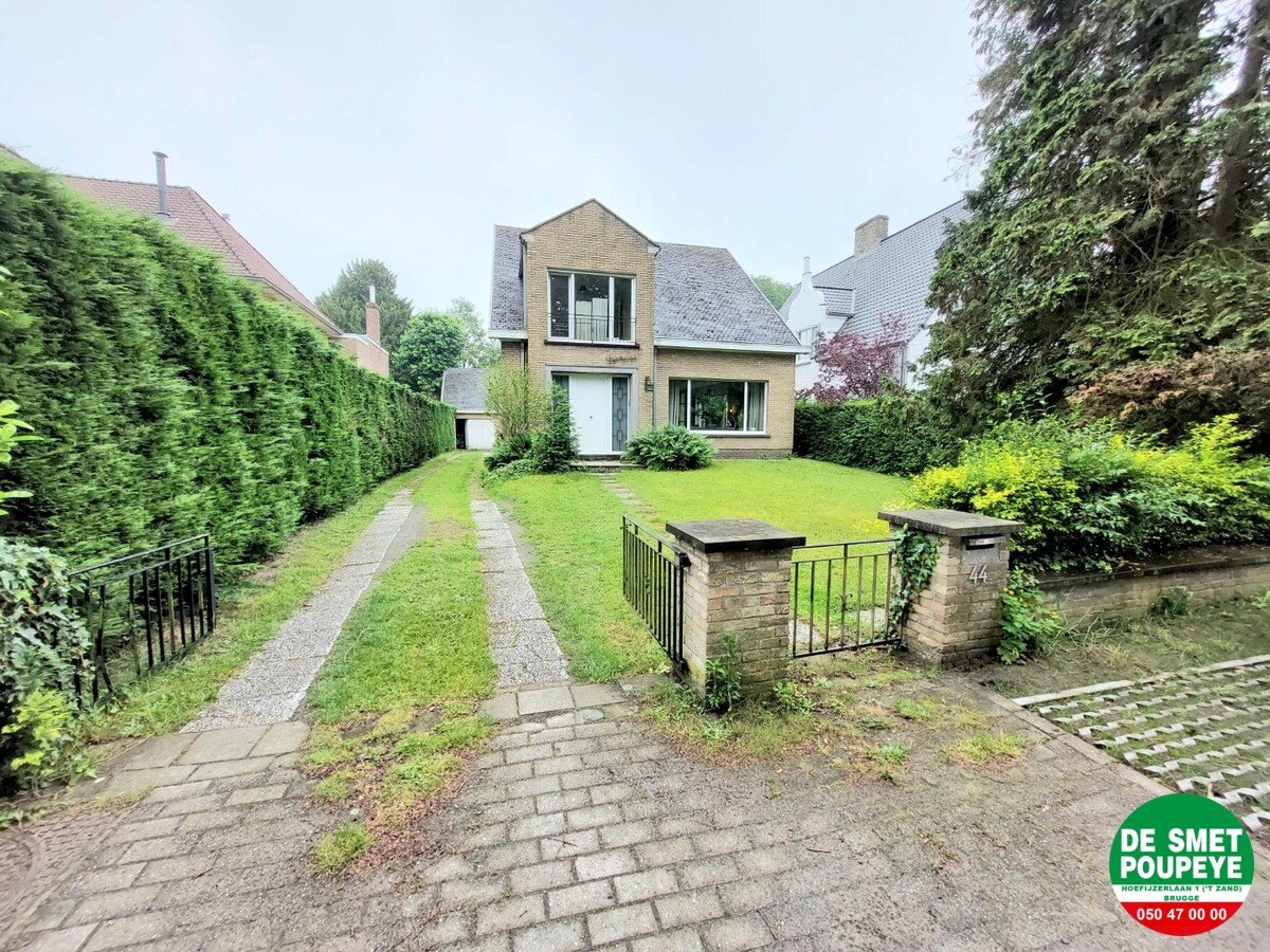 Alleenstaande villa op mooi perceel grond 