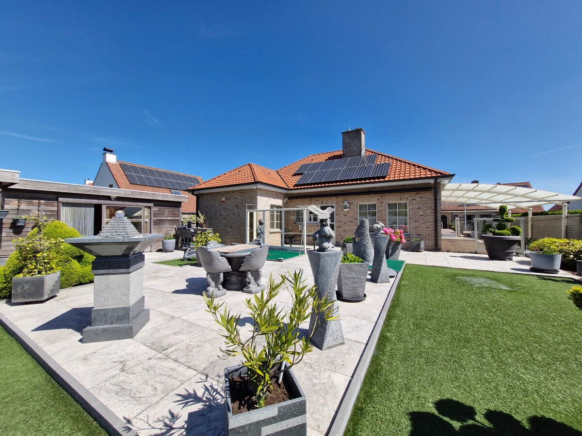 Klassevolle villa in residentiële villawijk te Knokke-Heist 