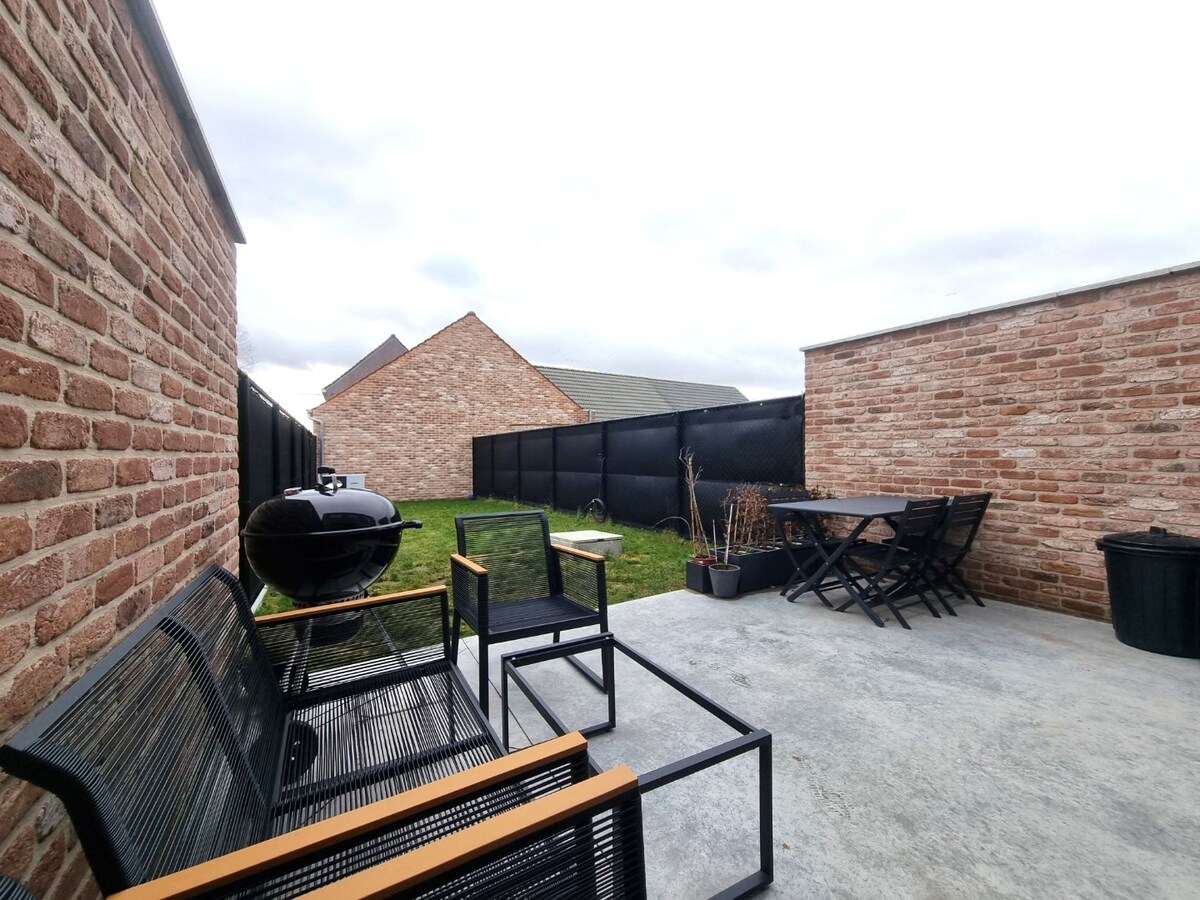 Halfopen nieuwbouwwoning (onder registratierechten!) met dubbele garage te Dudzele 