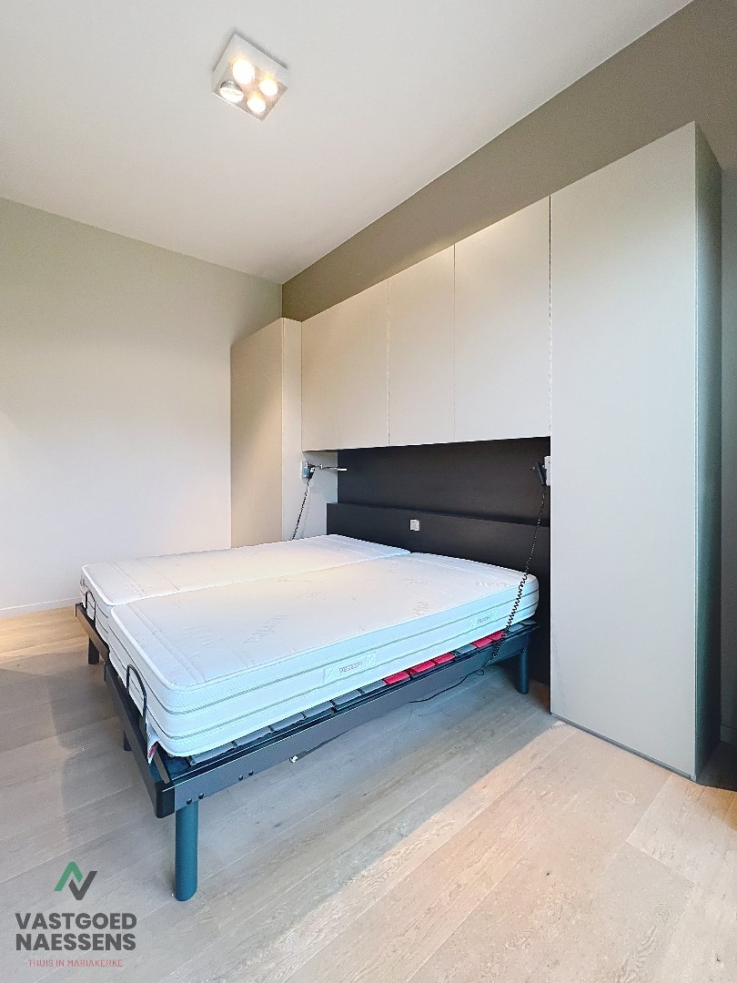 Magnifique appartement d'une chambre avec vue sur le golf et une terrasse ensoleillée. 