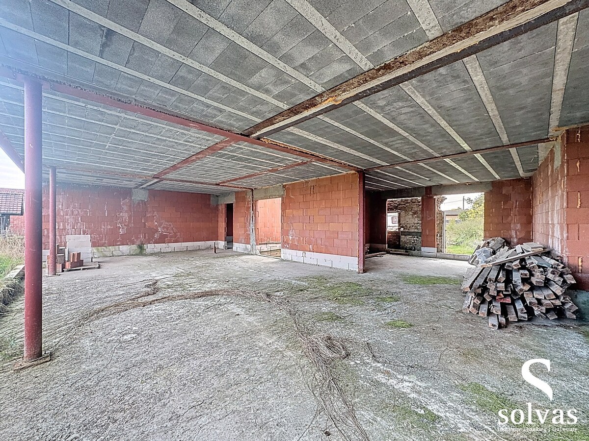 Verder af te werken woning in Bellem 