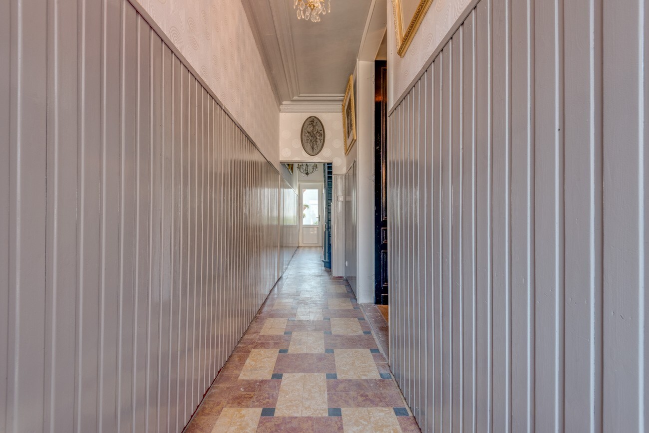 Karaktervolle herenwoning in Belle-Epoquestijl vlakbij zee en strand te Heist. 