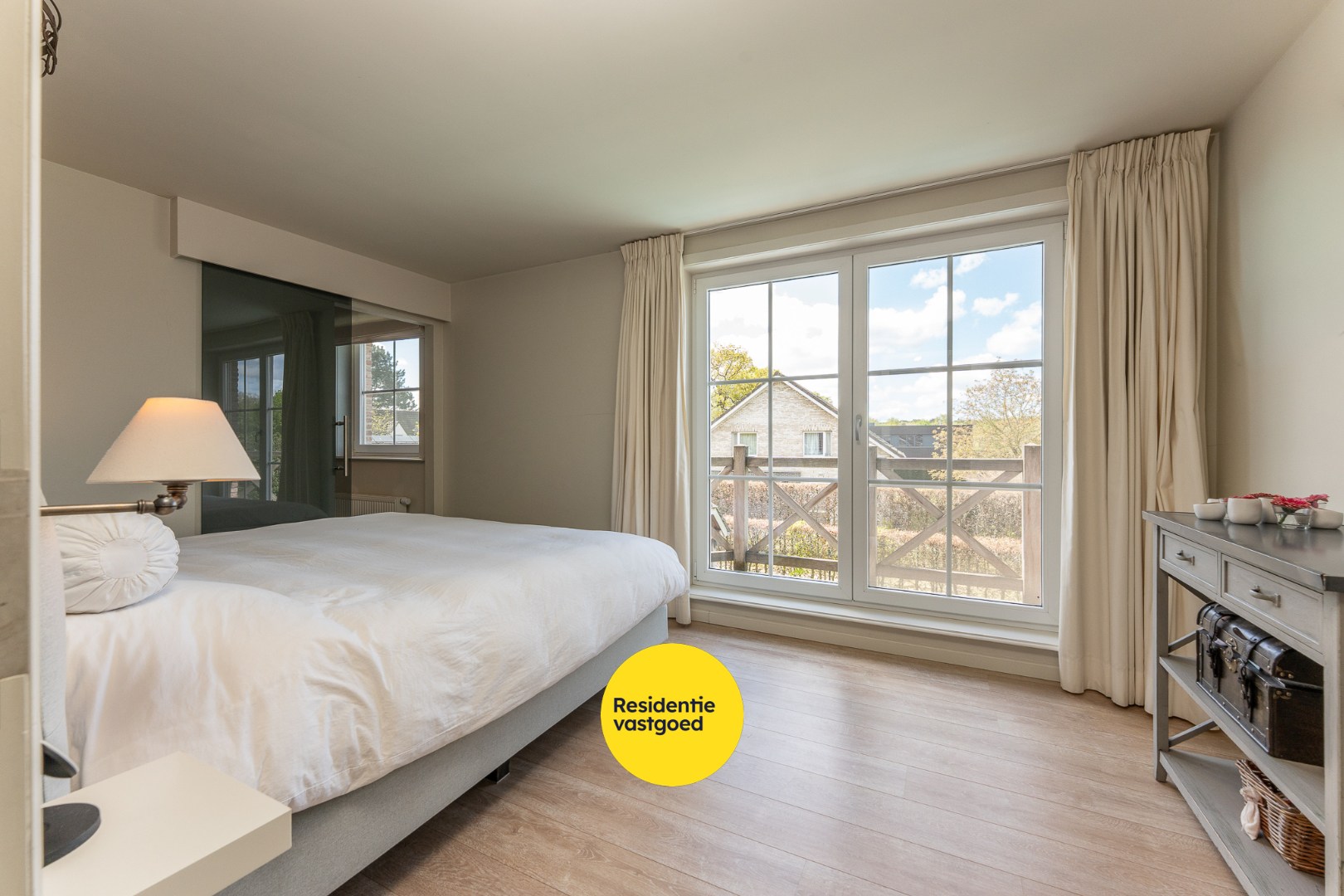 Exclusieve villa met zwembad en poolhouse in de nieuwe St-Annawijk te Sint-Andries 