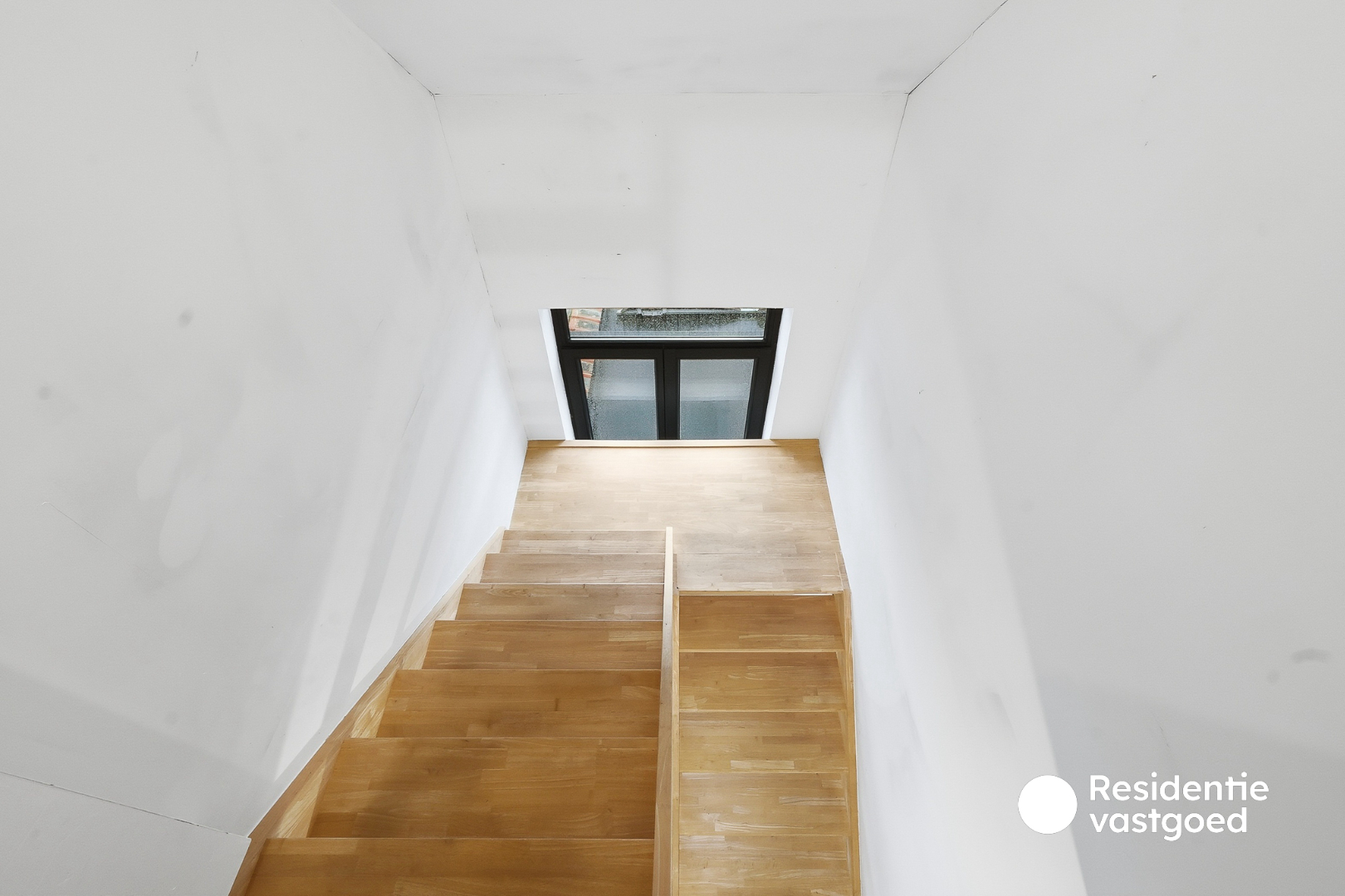 Karaktervolle en instapklare gezinswoning met vier slaapkamers 