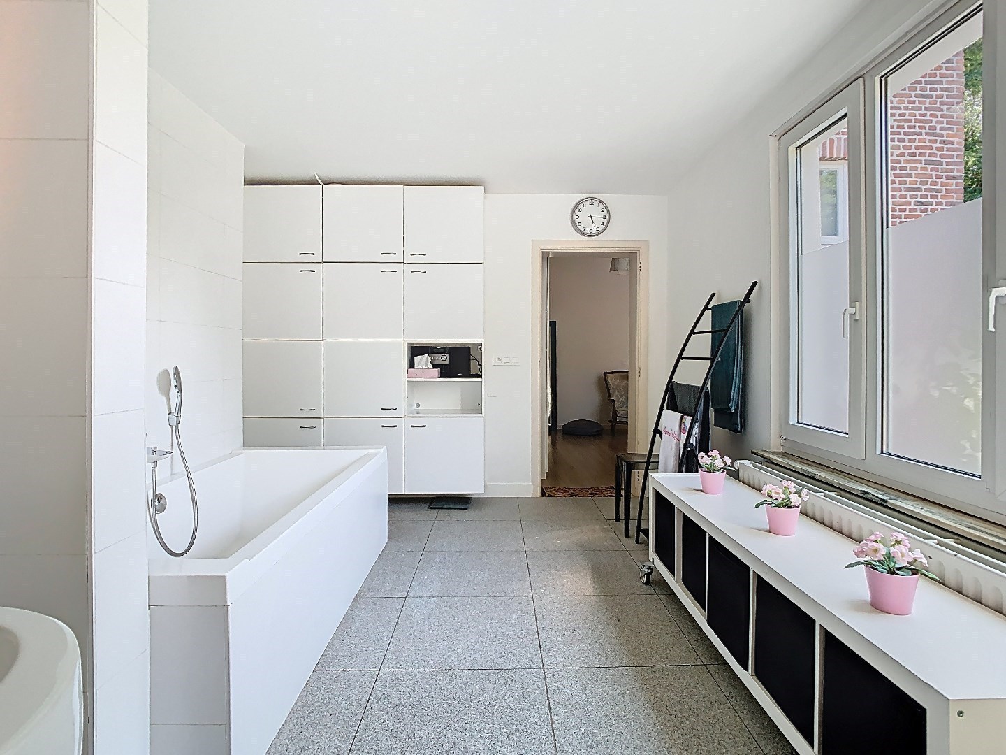 Mooie instapklare herenwoning nabij centrum Brasschaat met 4 slaapkamers 