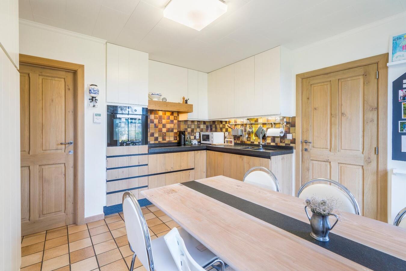 Verrassend ruime, alleenstaande woning met fraai aangelegde, zuidgerichte tuin 