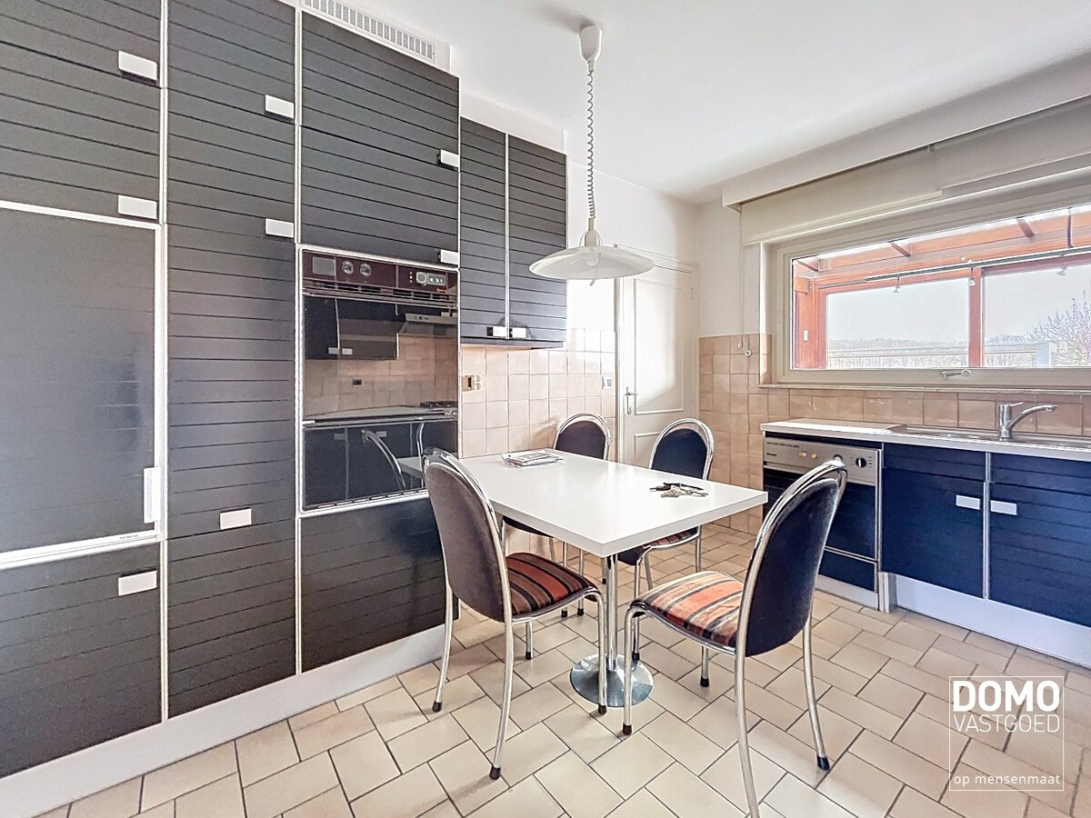 INSTAPKLARE GEZINSWONING MET RUIME GARAGE, KELDER &amp; TUIN TE HERK-DE-STAD 