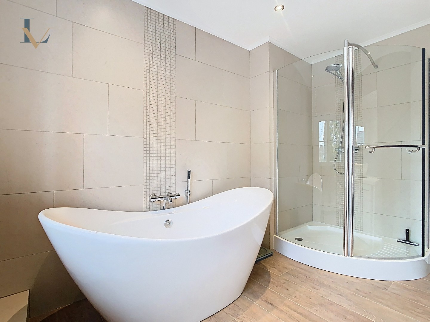 Instapklare halfopen bebouwing met zonnige zuidoost gerichte tuin – 560 m² 