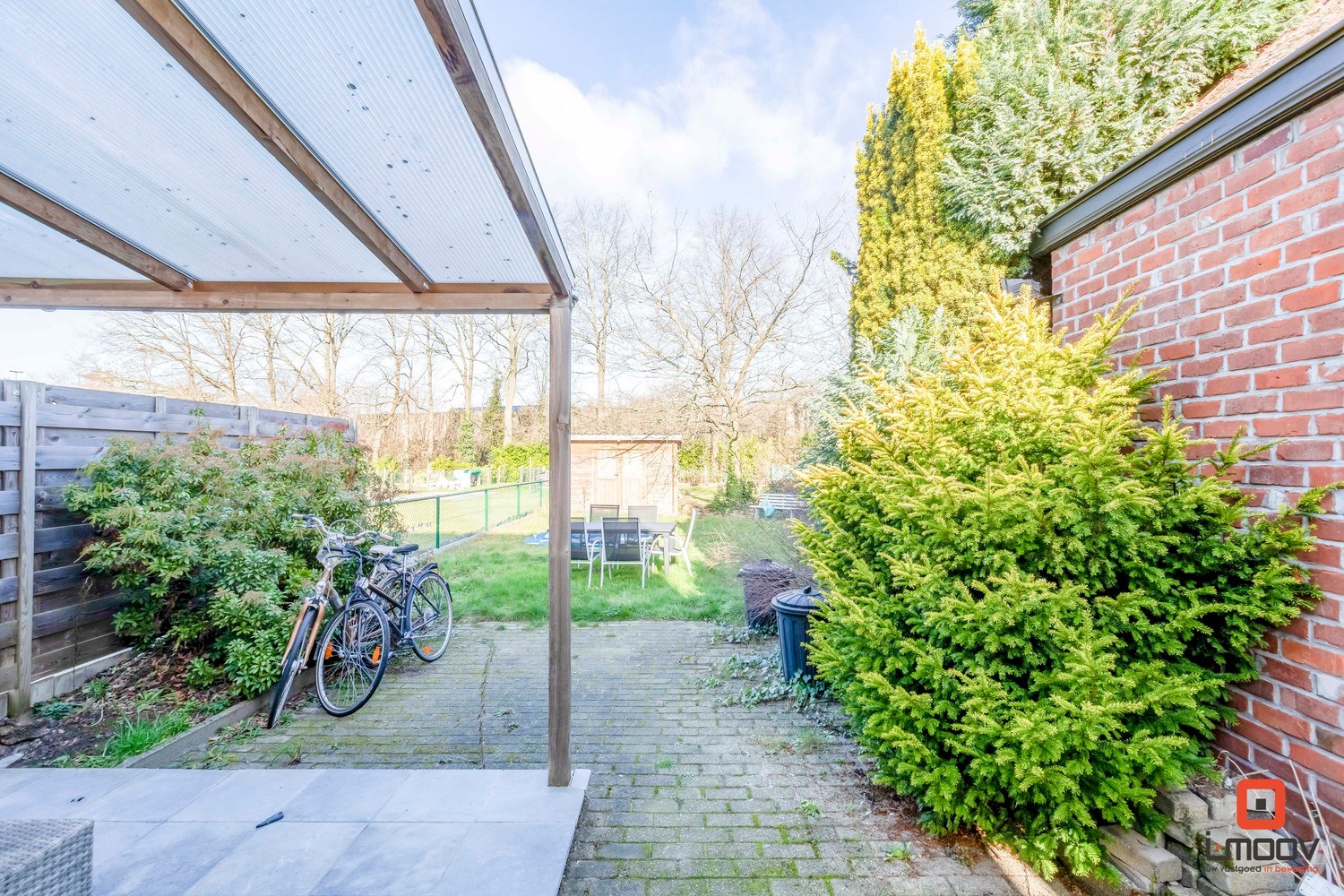 Ruime eengezinswoning met prachtige tuin en garage 