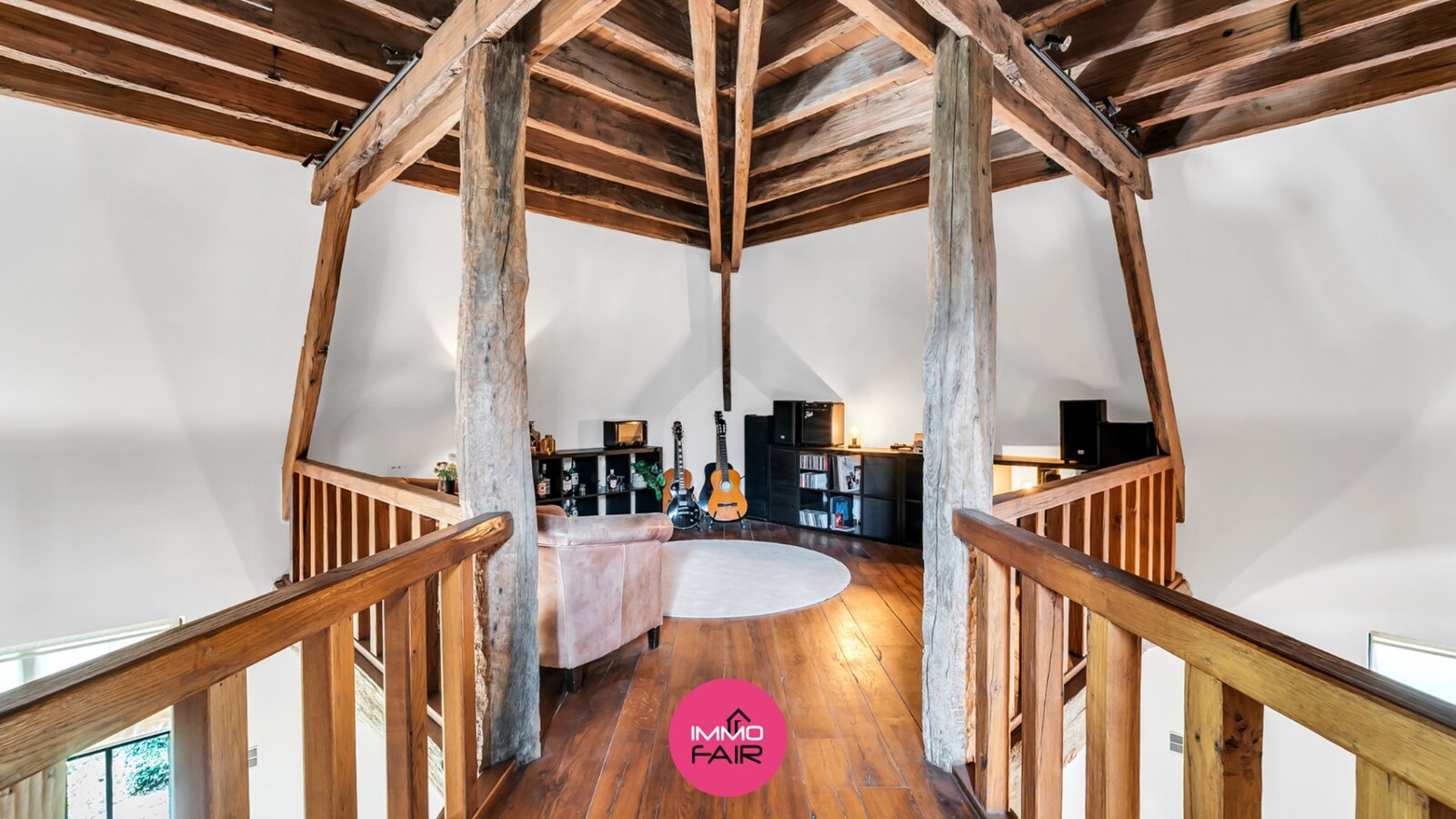 Exclusieve, karaktervolle villa met authentieke elementen in rustige, bosrijke omgeving 