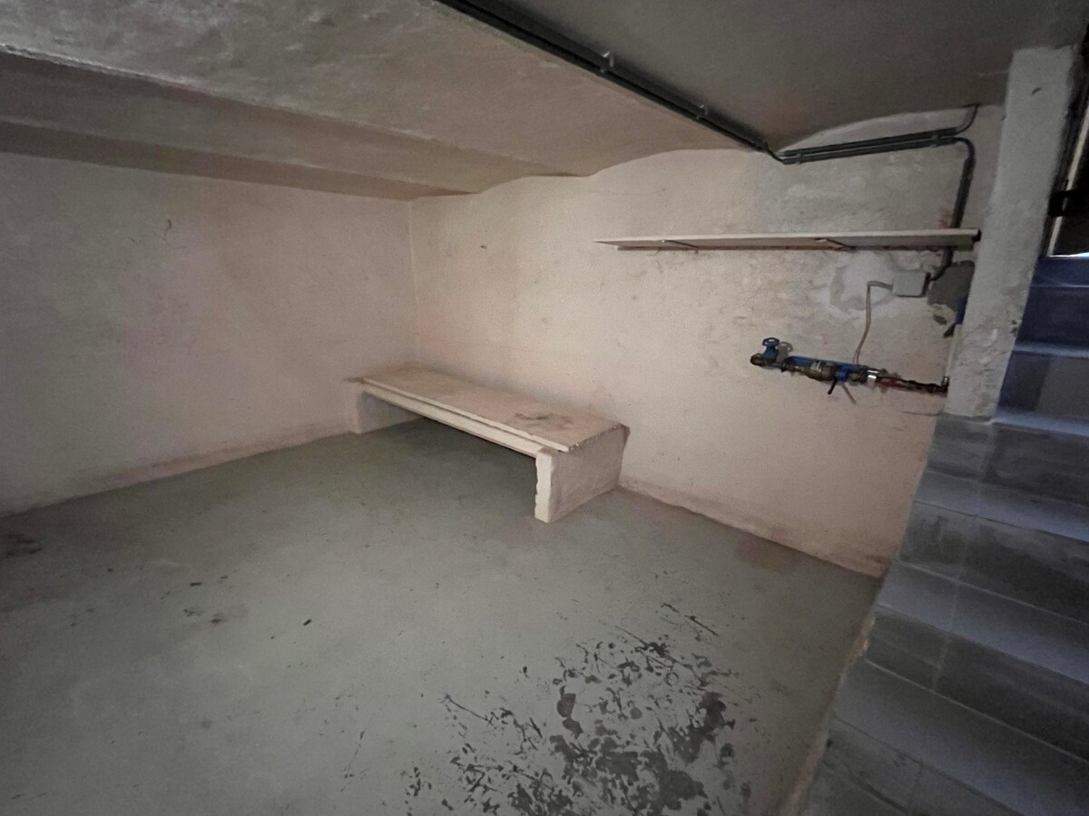 Bijzonder ruime, praktisch ingedeelde gezinswoning 