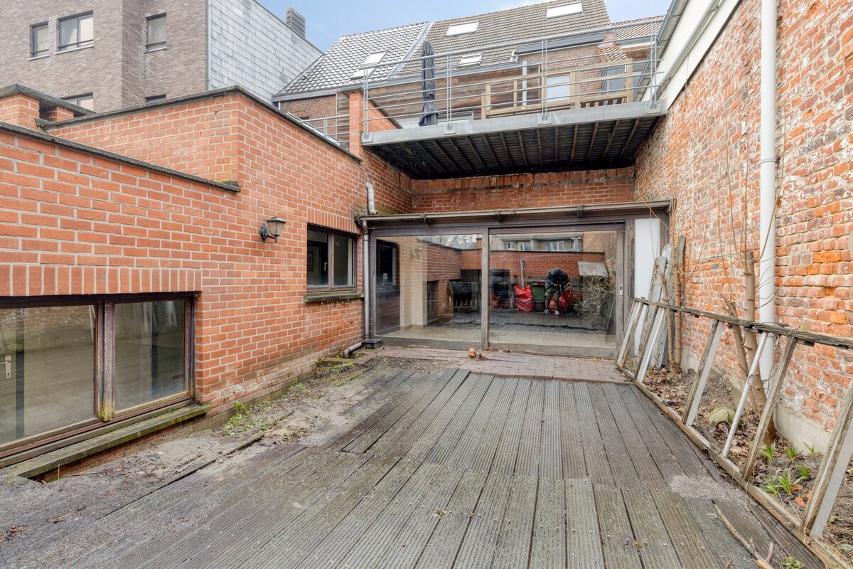 Super gelegen handelspand met garage in Heverlee! - totale oppervlakte +/- 260 m² + kelder van 38m² 