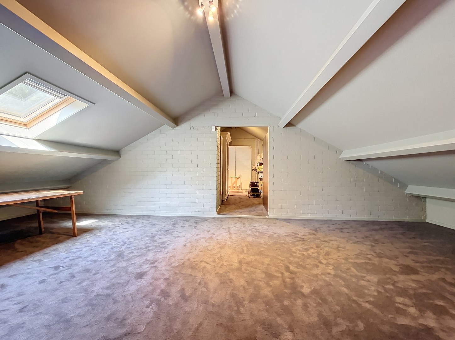 Charmante vrijstaande villa met 3 slaapkamers, ruime zolder en zonnig perceel van 1.500 m² 