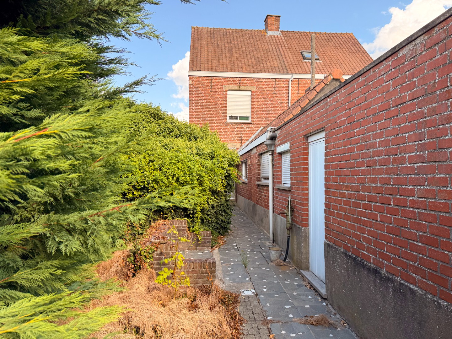 Te renoveren half open bebouwing nabij centrum Olsene 