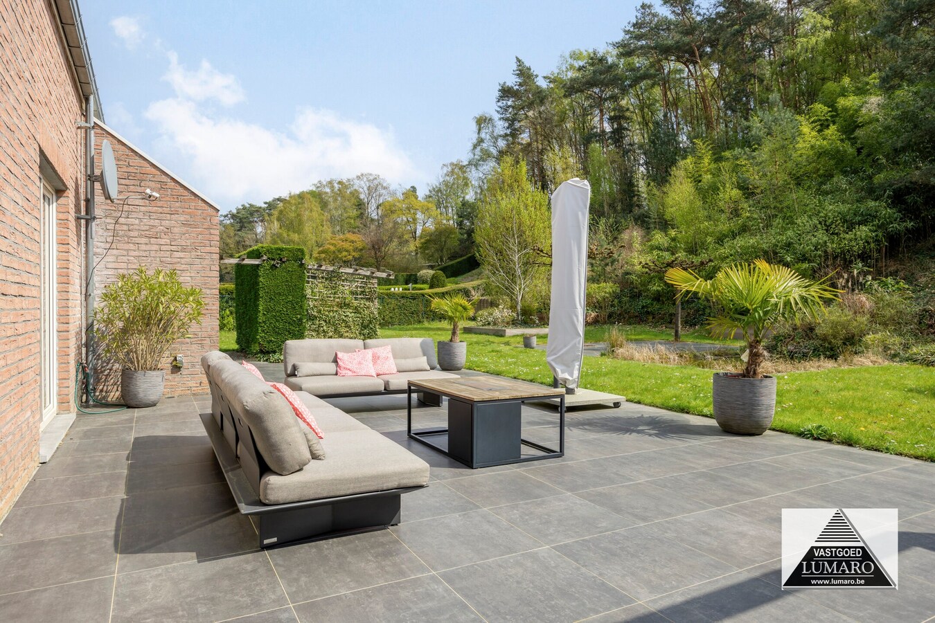 Vrijstaand landhuis op 2.942m². Instapklaar. Energielabel B. 