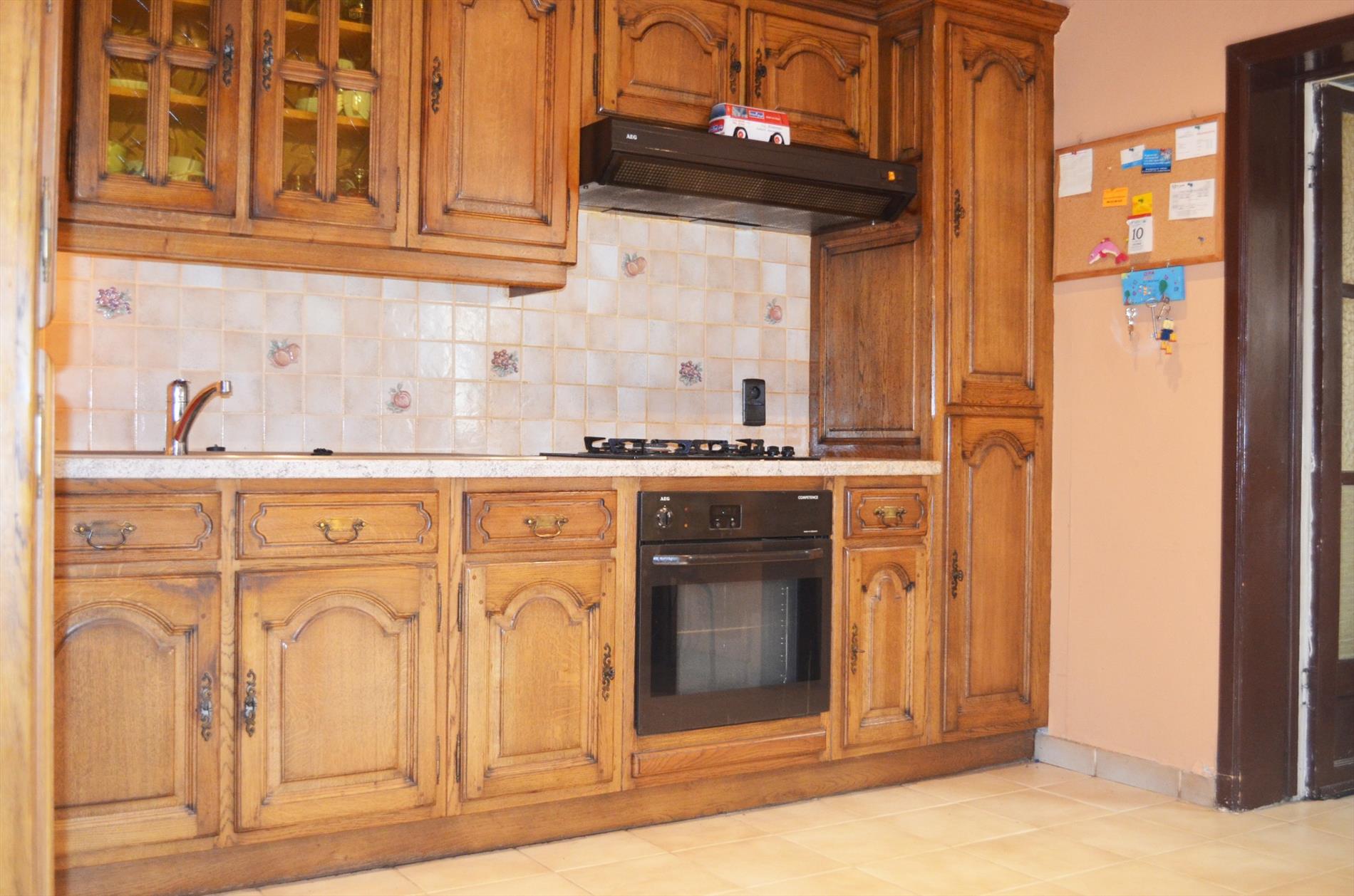 Te renoveren rijwoning met  garage en uitweg  nabij centrum Eeklo 