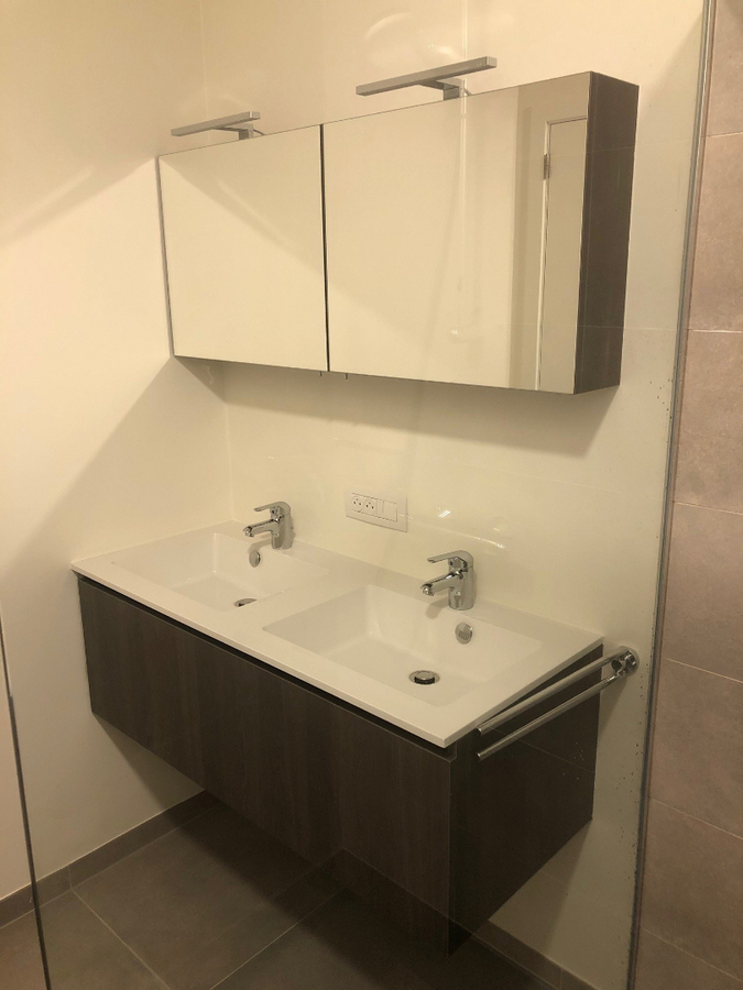 Prachtig nieuwbouwappartement  (geen vaste kosten; met ondergrondse staanplaats voorzien van oplaadmogelijkheid voor elektrische wagen). 