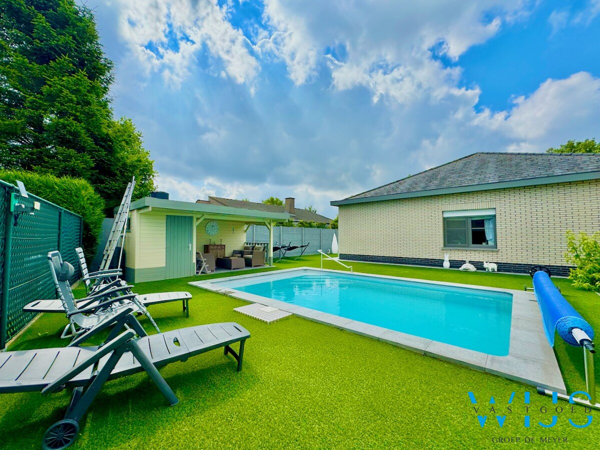 Bungalow met zwembad &amp; bijgebouw te Ertvelde ! 