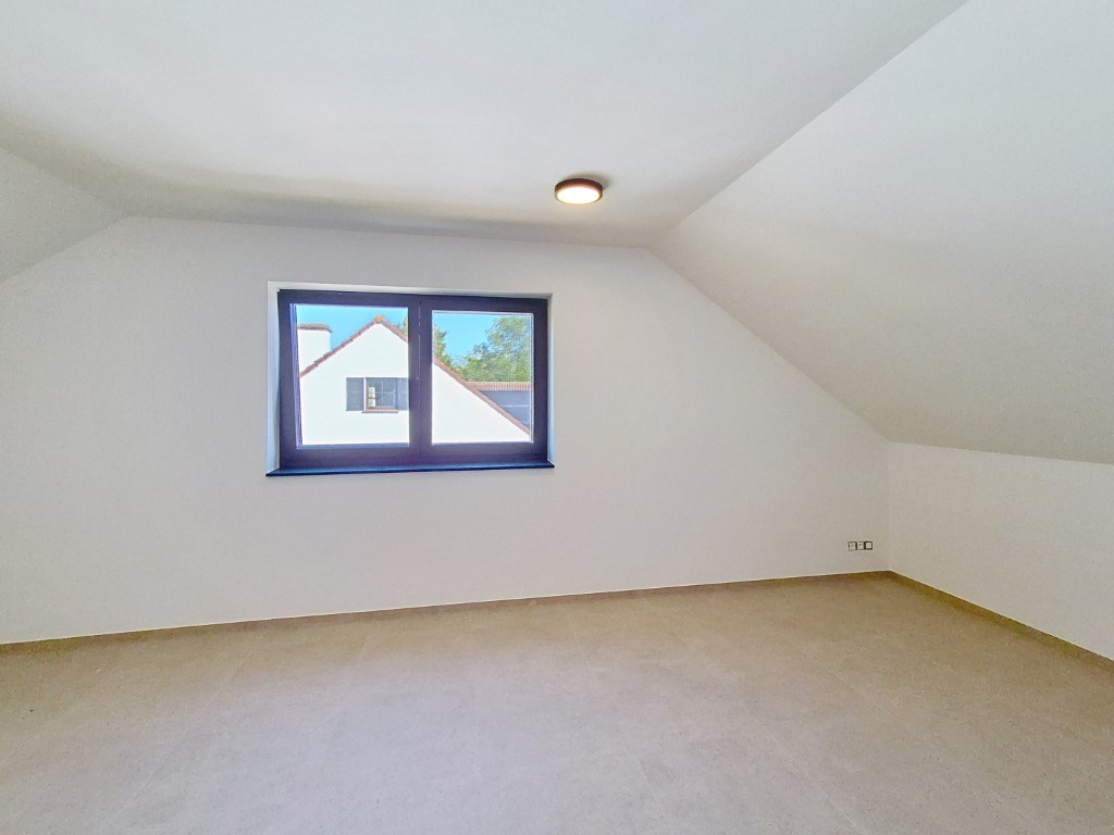 Nieuwbouwwoning met 3 slpk en polyvalente ruimte 