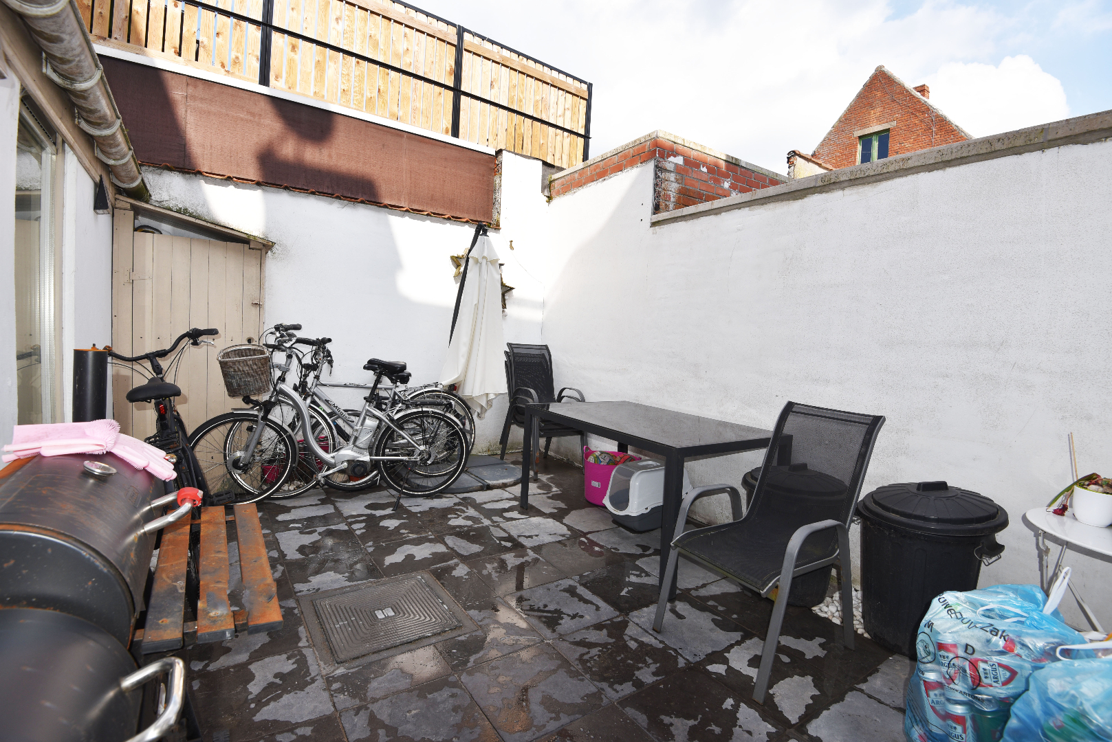 Gerenoveerde rijwoning met 2 slpks te centrum Eeklo 