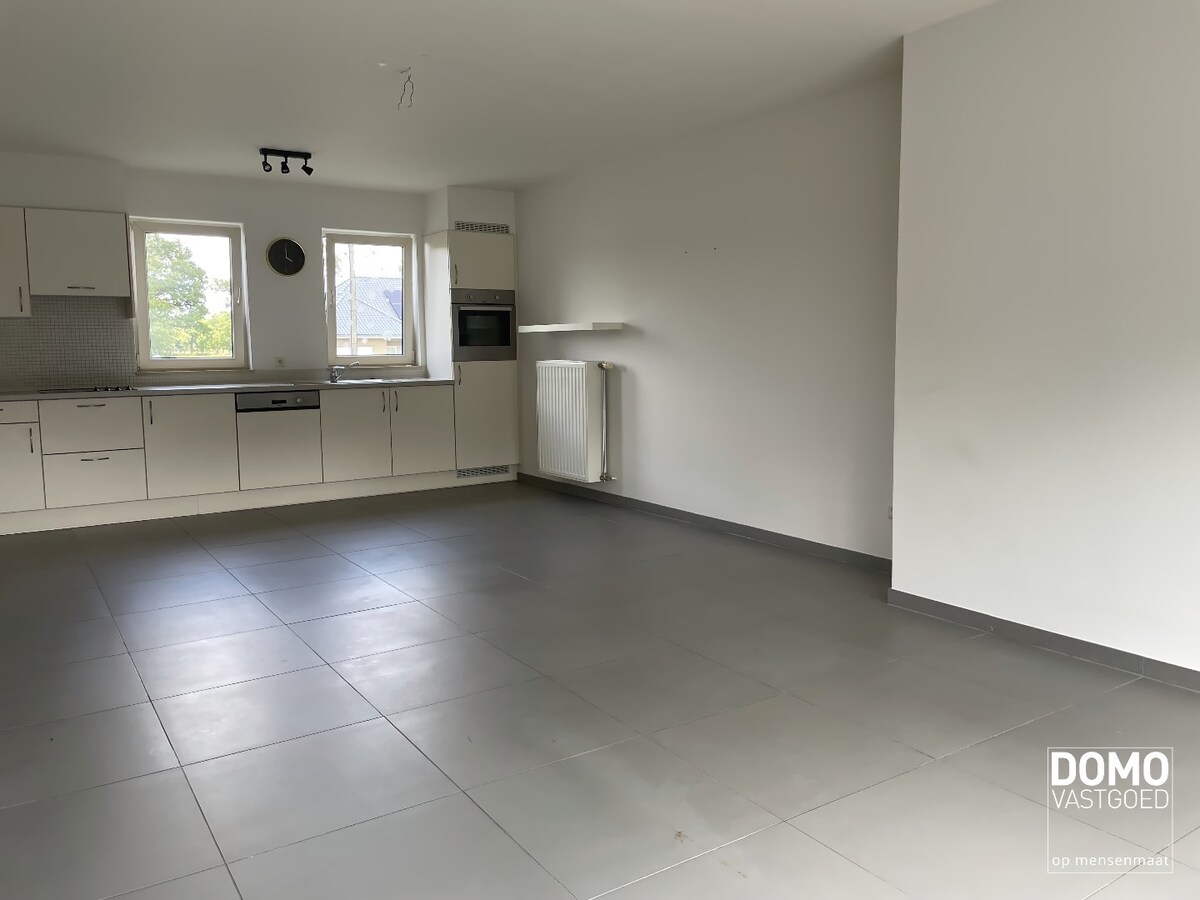 DUPLEX APPARTEMENT MET GROOT TERRAS TE STOKROOIE 