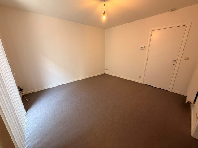 Verzorgd appartement met 1 slaapkamer, terras en lift in het centrum van Maaseik. 