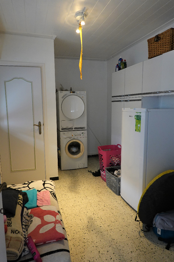 Halfopen woning met garage 