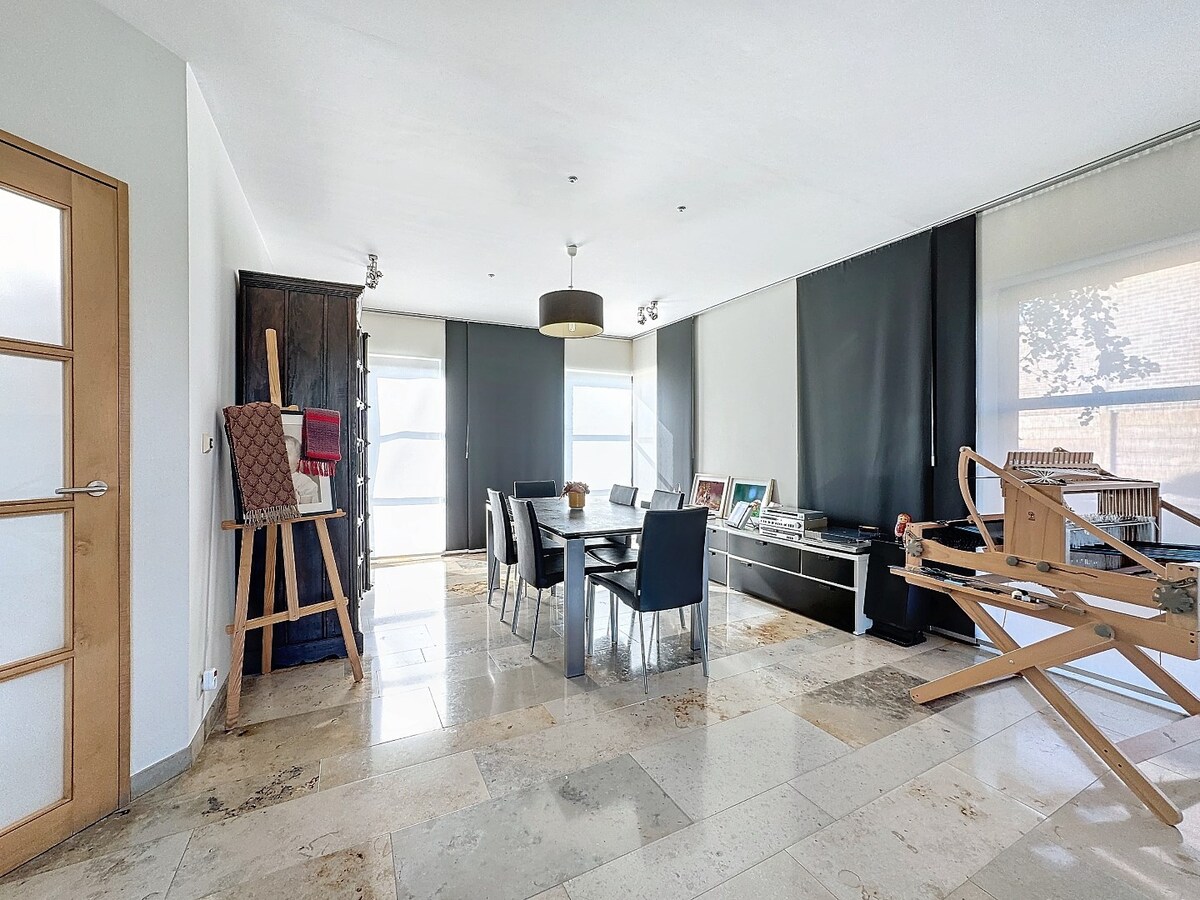 Ruime gezinswoning met knappe tuin te Erwetegem 