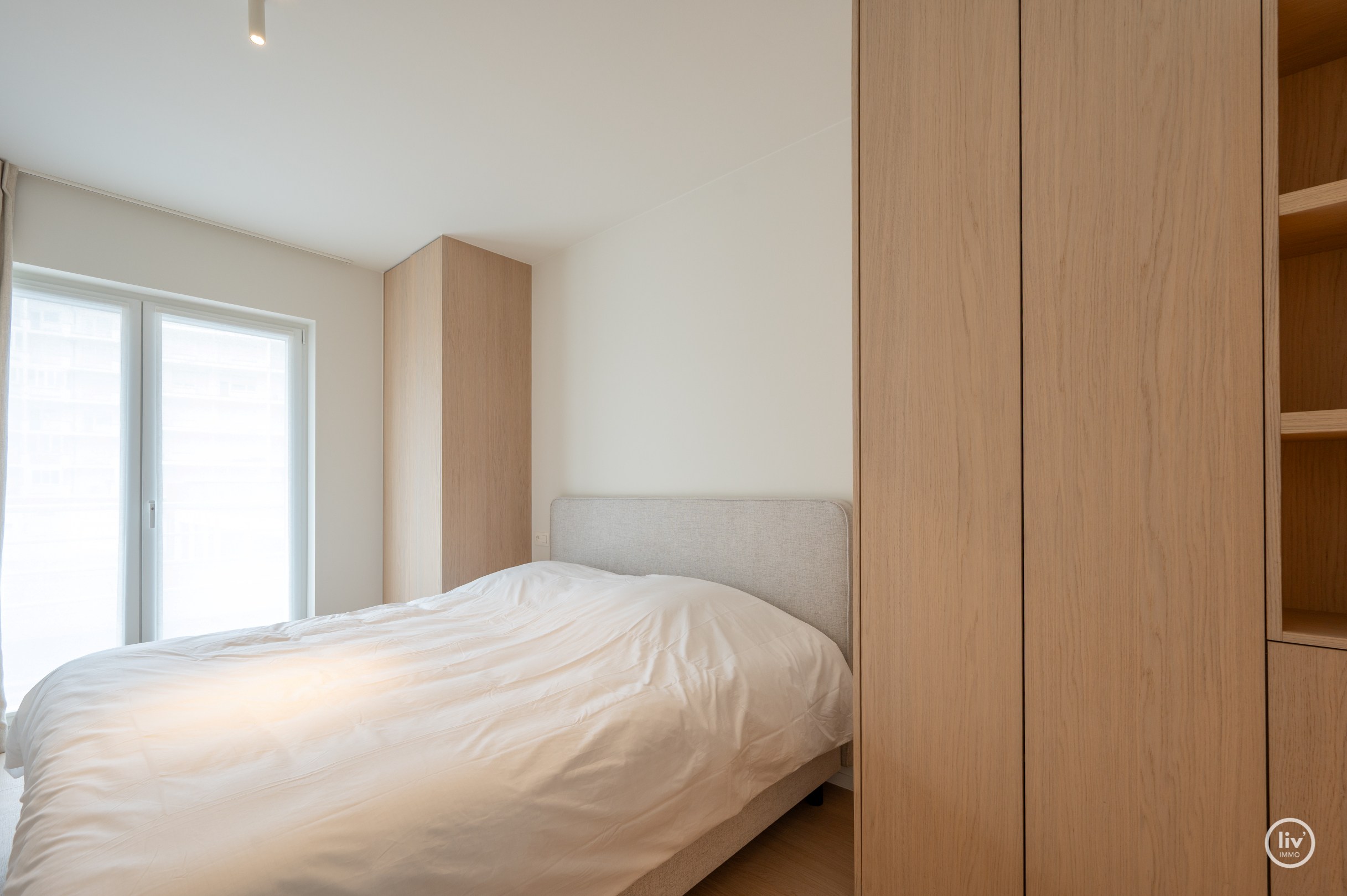 Magnifique appartement rénové de 3 chambres avec vue dégagée situé sur l'avenue Jozef Nellens à Knokke. 