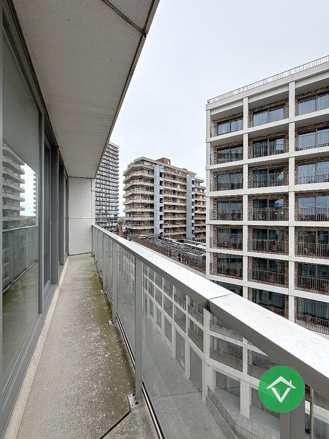 Gemeubeld appartement met 2 slaapkamers en ruim terras te Oostende 