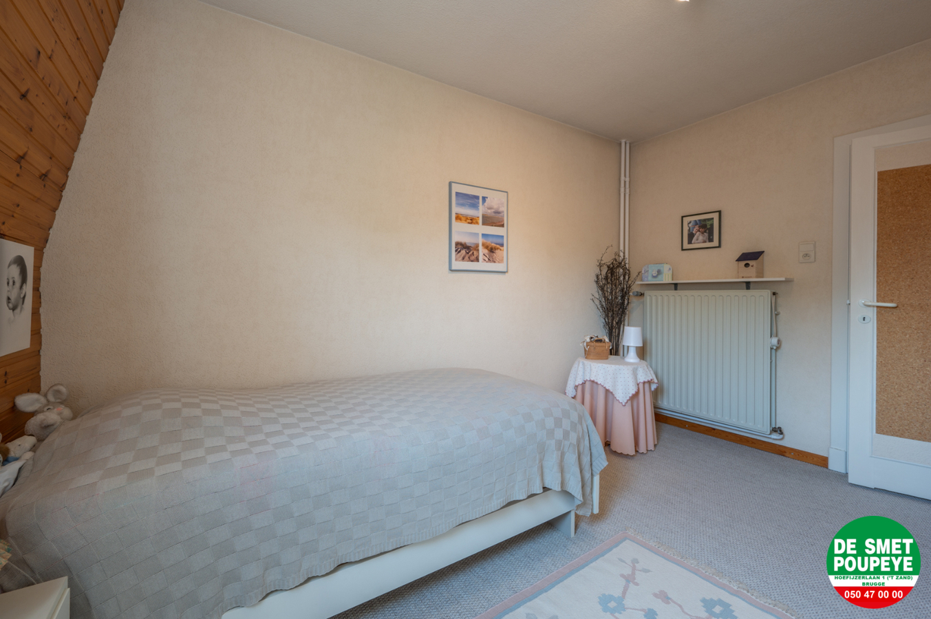 Verrassend ruime en goed onderhouden woning met ruime garage 