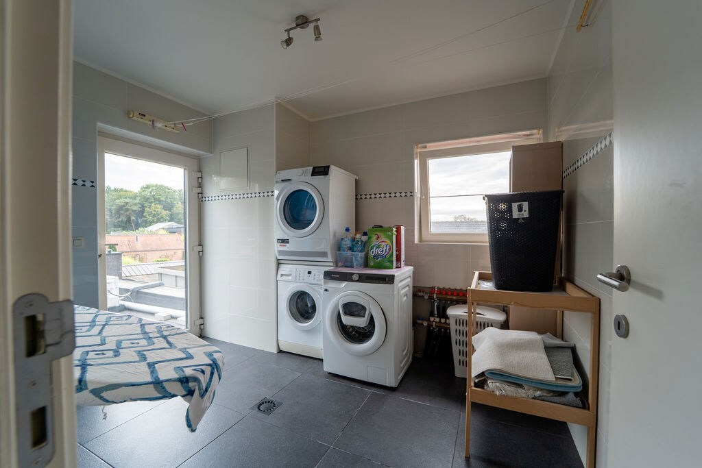 RUIM HANDELSHUIS MET WOONST TE SPALBEEK (HASSELT) 