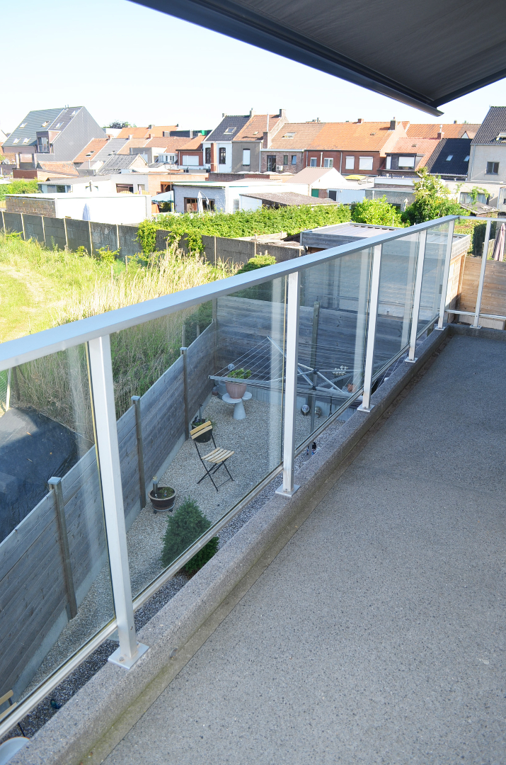 Recent 1 slpk app. zonnig terras en garage rustig gelegen te centrum Eeklo 