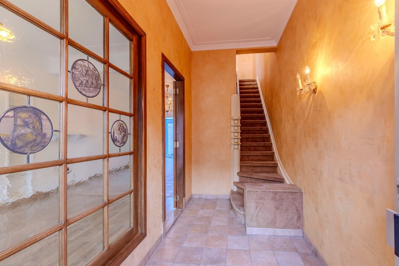 Te renoveren woning met 2 slpks en tuintje 